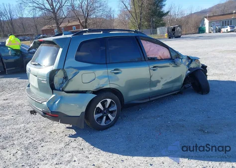 2017 Subaru Forester 2.5I Premium z USA, uszkodzony, nr VIN JF2SJAEC1HH436952